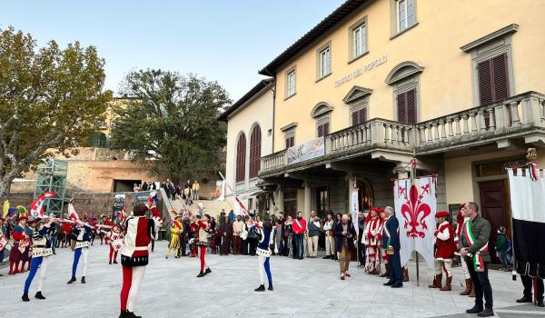 Sbandieratori in Piazza Gramsci