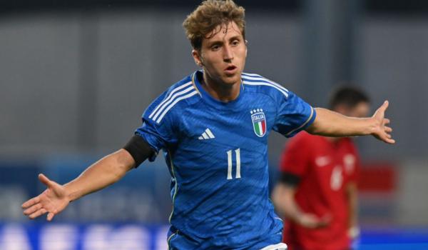 Toomaso Baldanzi esulta dopo il gol durante una partita con la nazionale under 21